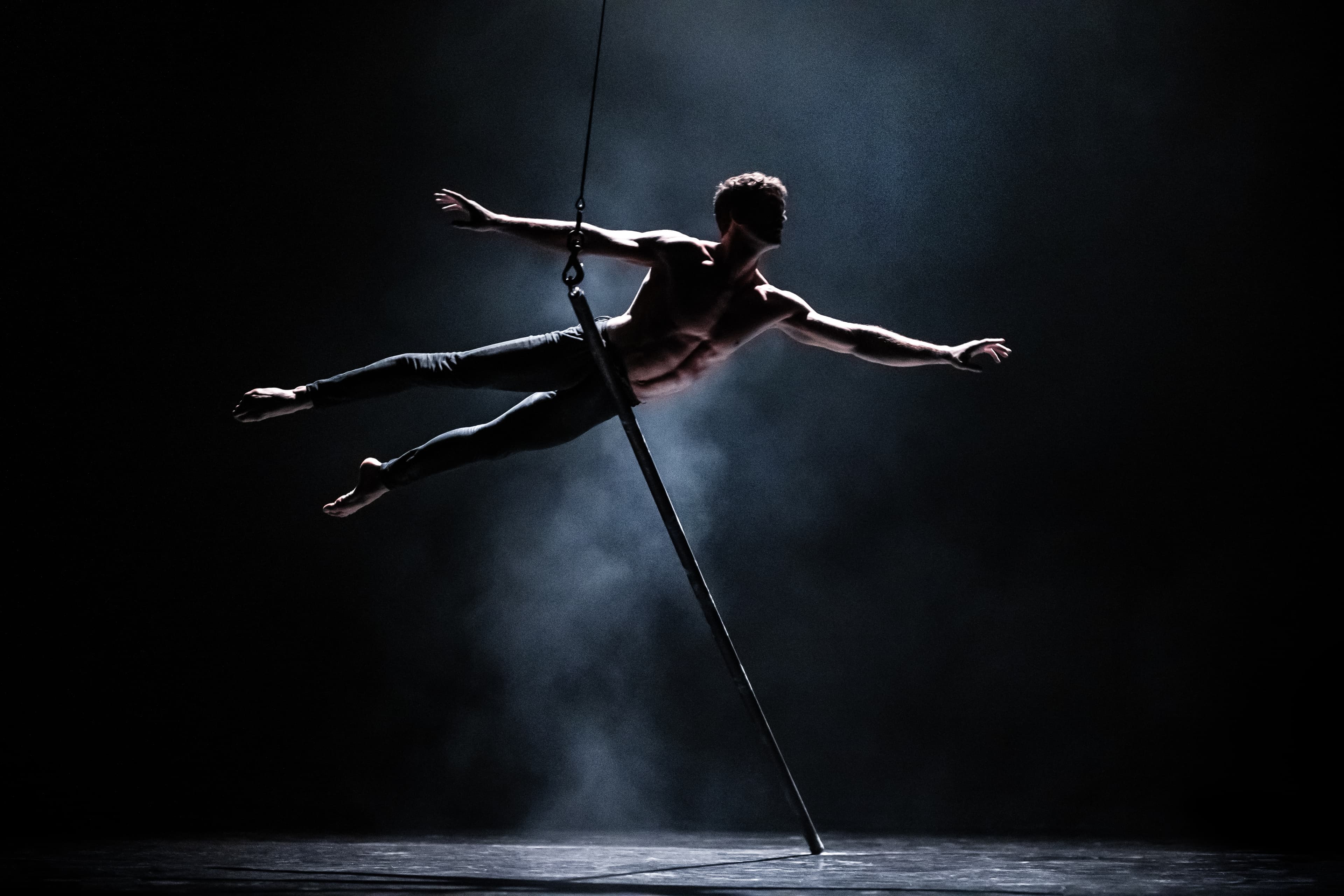 Recirquel (compañía húngara de circo-danza): Paradisum