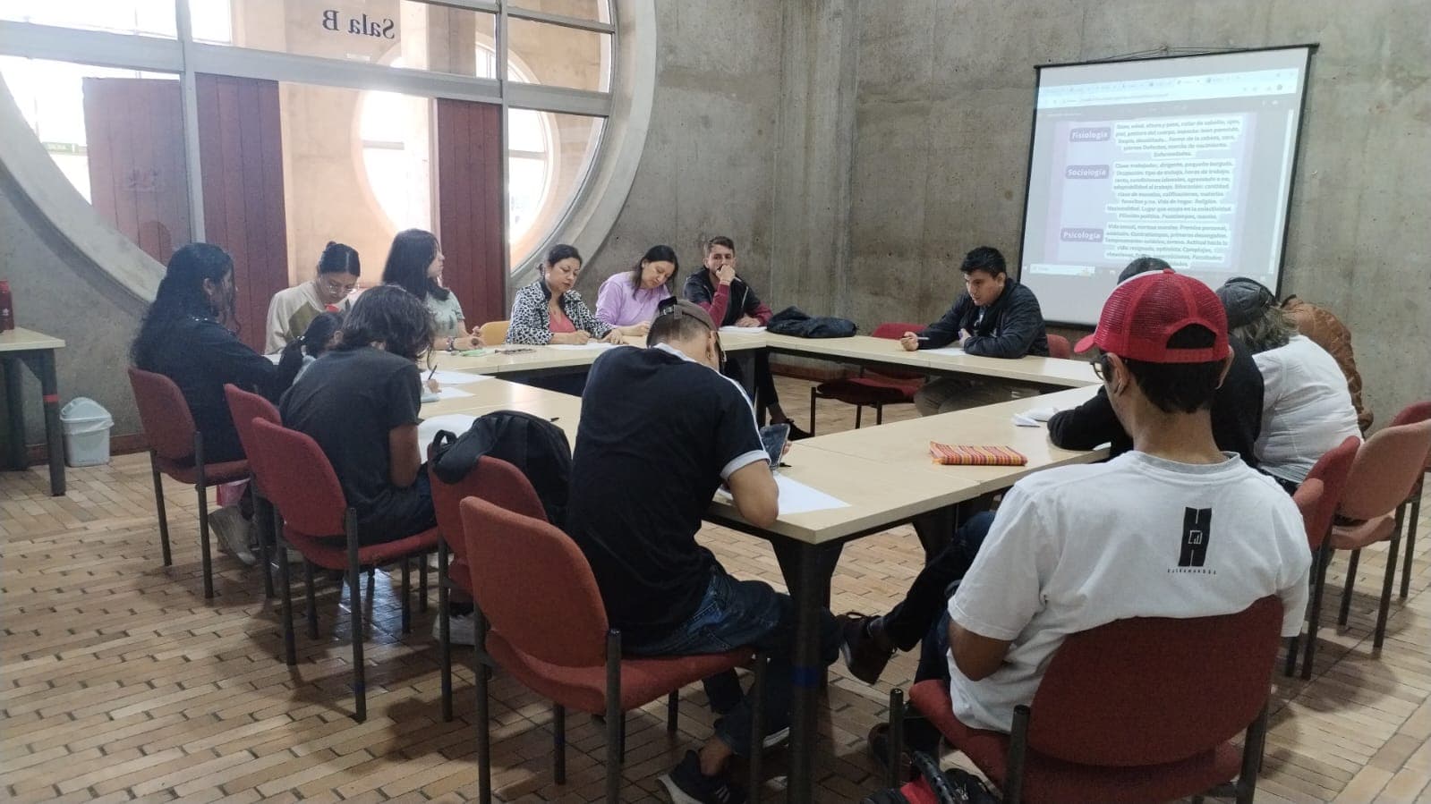 (Paréntesis): Laboratorio de escritura creativa | BibloRed