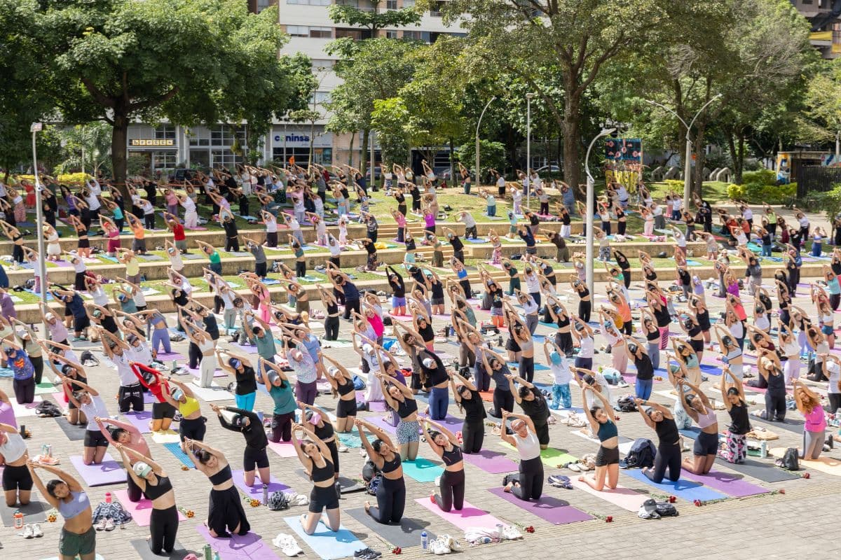 Clase abierta de yoga para reconectar y disfrutar
